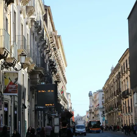 L'elefante Oda ve Kahvaltı Katanya